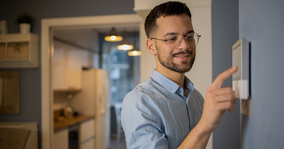 Adjusting the temperature at home_1200x628